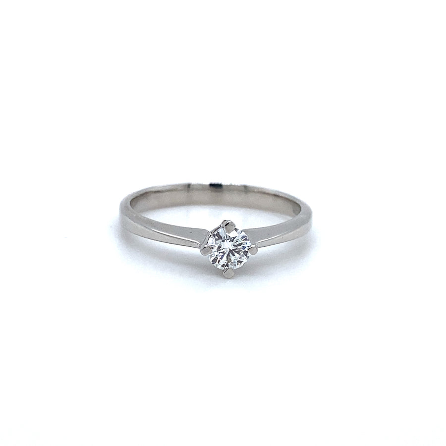 Diamond ring engagement ring