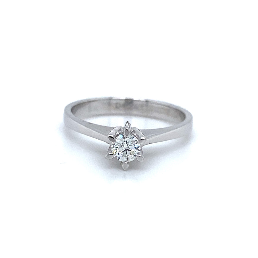 Diamond ring engagement ring