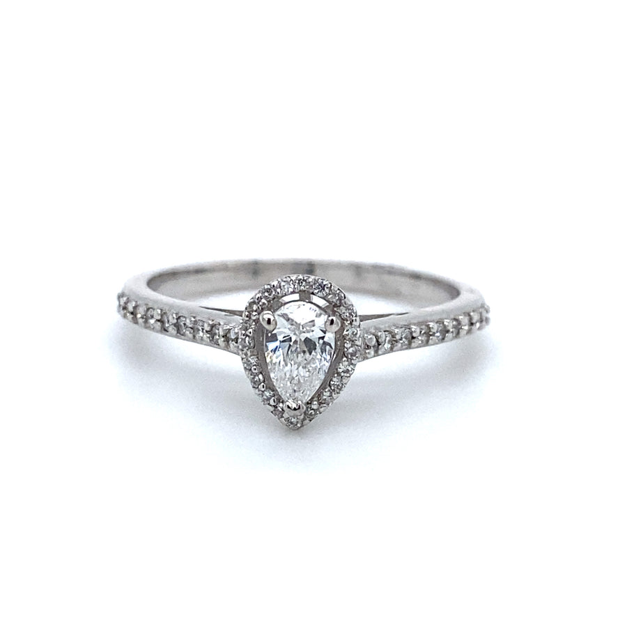 Diamond ring engagement ring